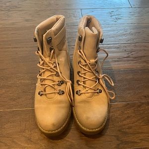 Women’s lace front boot